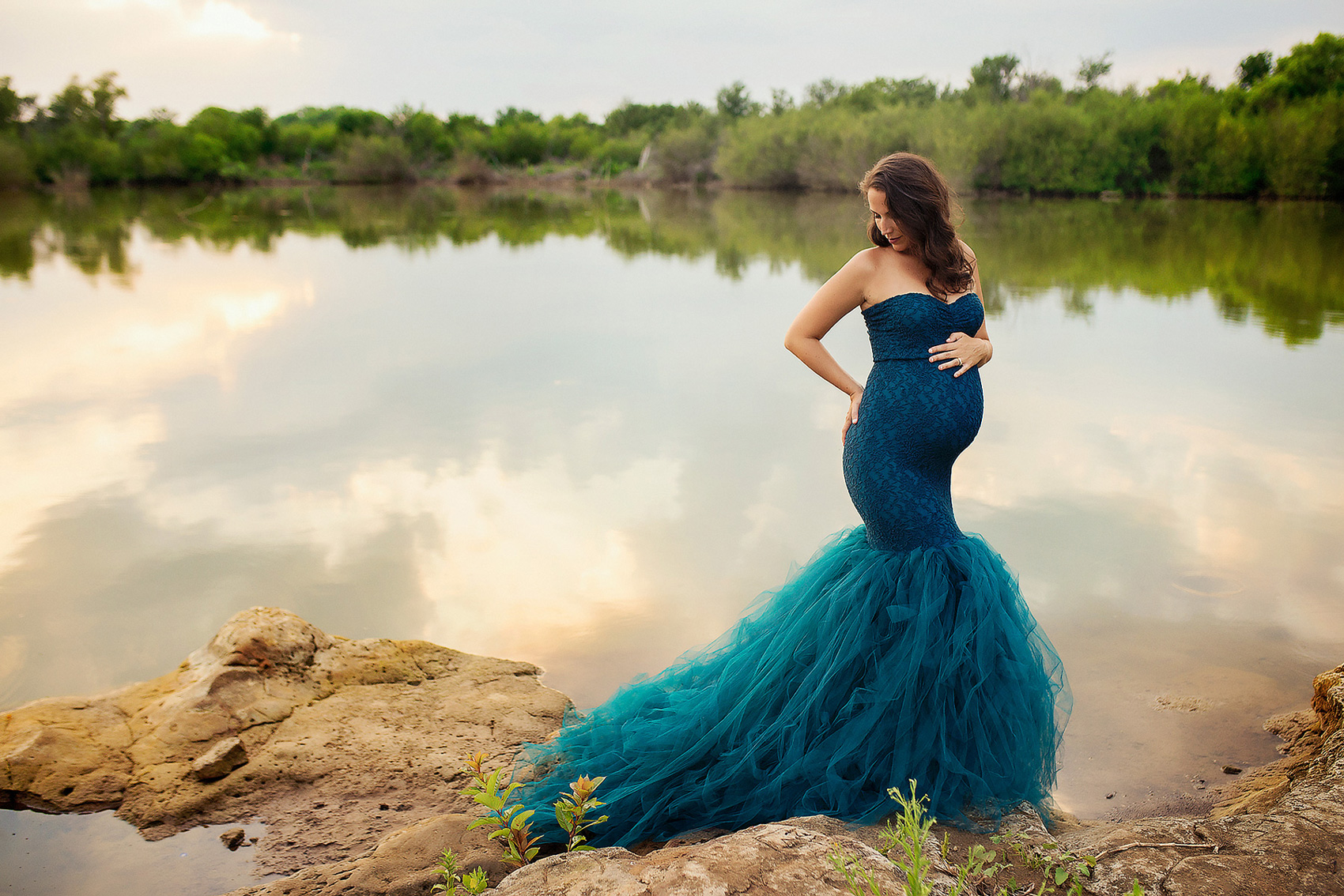 Warm and Bright Golden Hour Maternity Photo Session, Groton MA - Allie.Photo